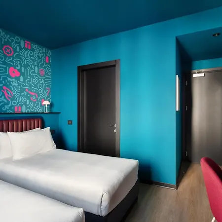 Cx Nom Hostel Milan