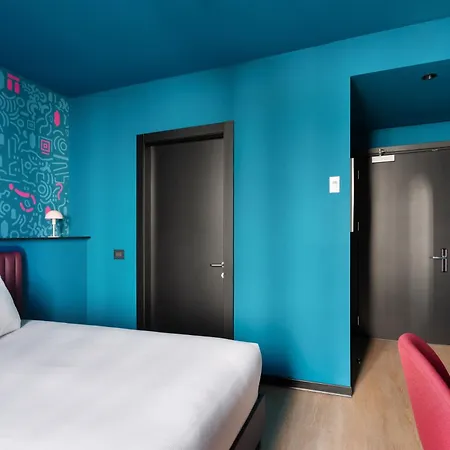 Cx Nom Hostel Milan