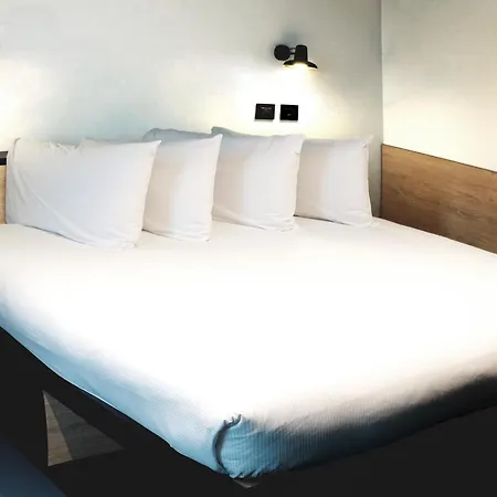 Cx Nom Hostel Milan